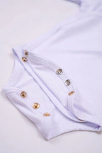 Bodies Blanc Neige avec zoom sur les boutons pressions de fermeture.