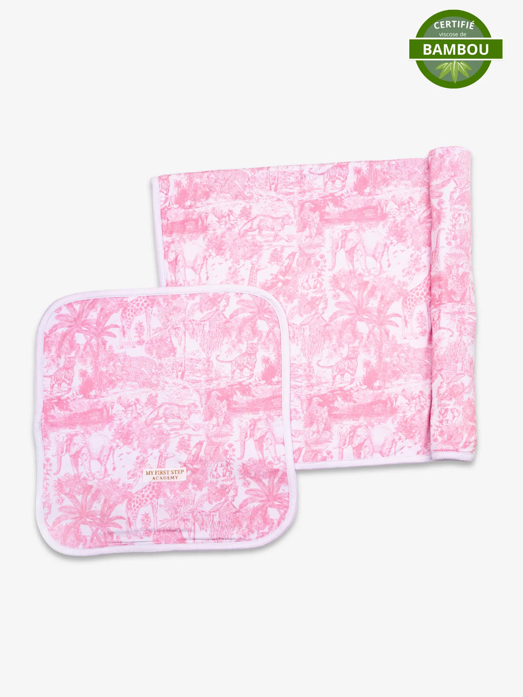 Lot de 2 langes modèle Rose Shayane de 70x70cm et 30x30cm en bambou. Le lange le plus grand est en parti roulé sur le côté. En haut a droite se trouve la pastille de certification viscose de bambou.