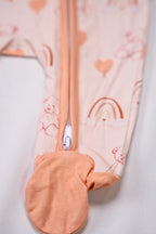 Pyjama Nuage Moka zoom sur la fermeture et pied. Taille Naissance. 