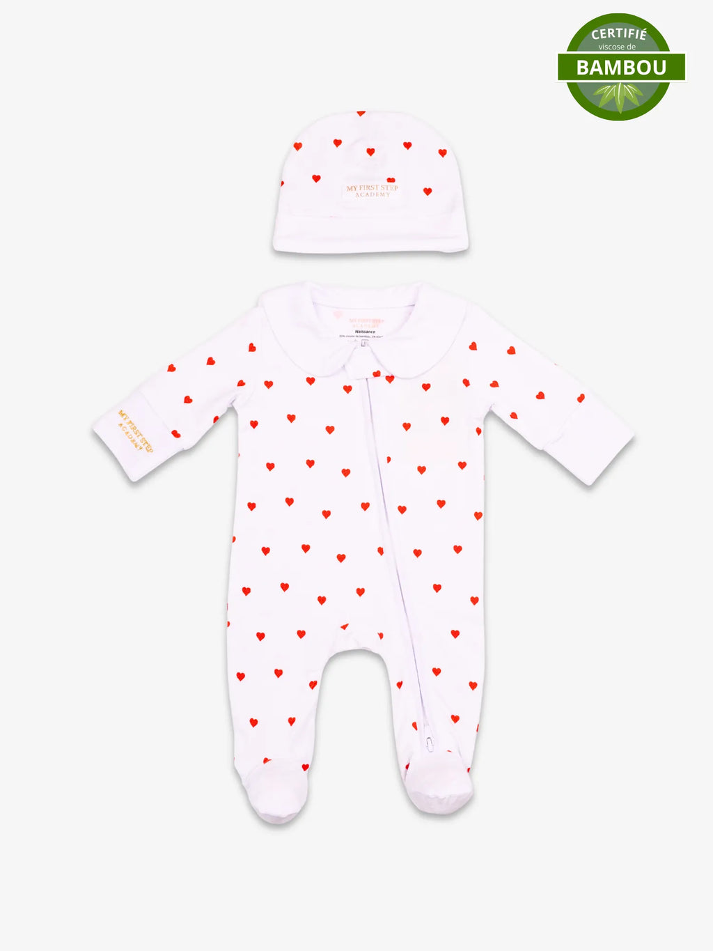 Image du pyjama taille naissance collection Coeur de Cerise, avec bonnet. En haut a droite se trouve la pastille de certification viscose de bambou.