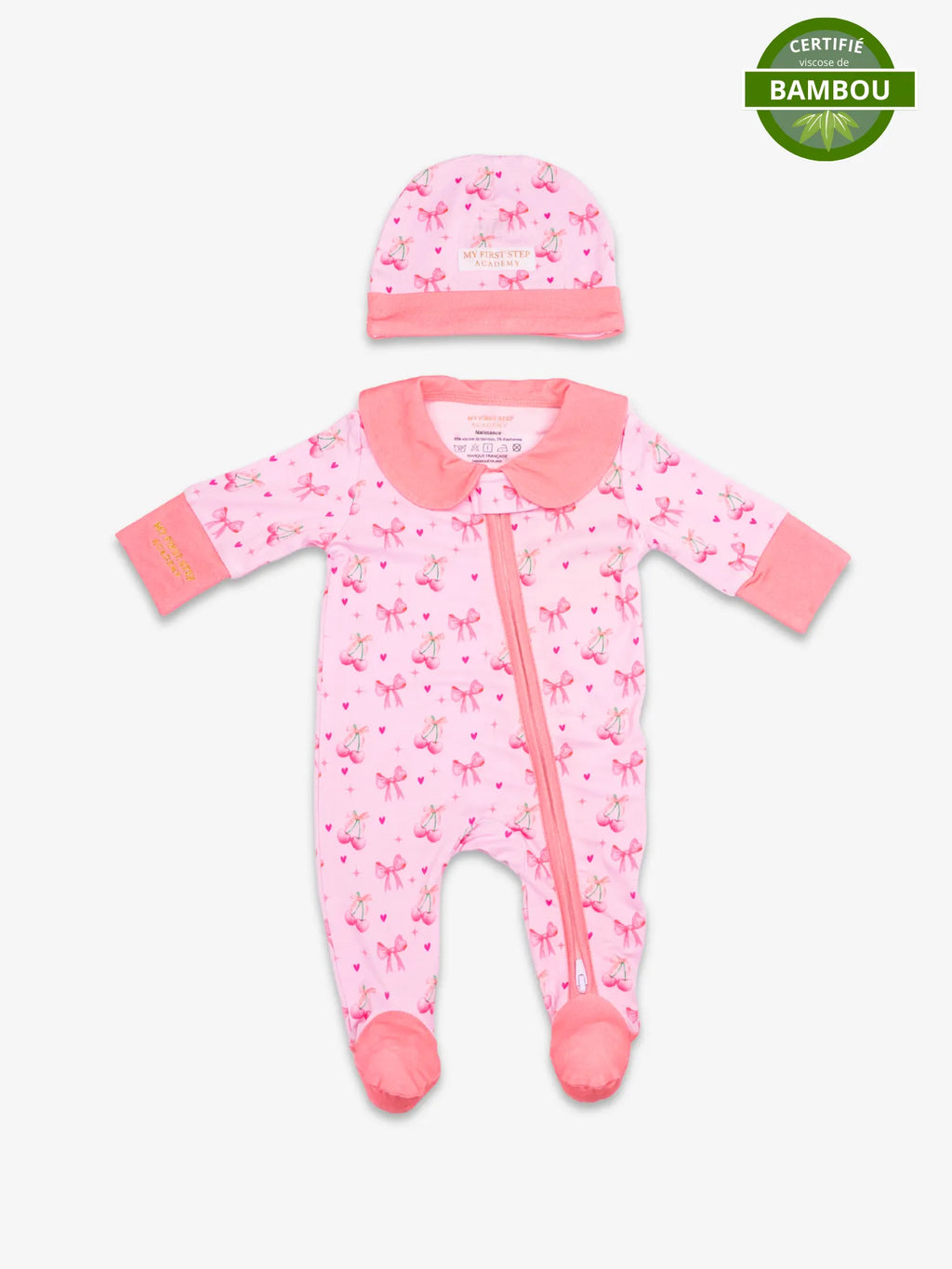 Image du pyjama taille naissance collection Meringue Coquette, avec bonnet. En haut a droite se trouve la pastille de certification viscose de bambou.