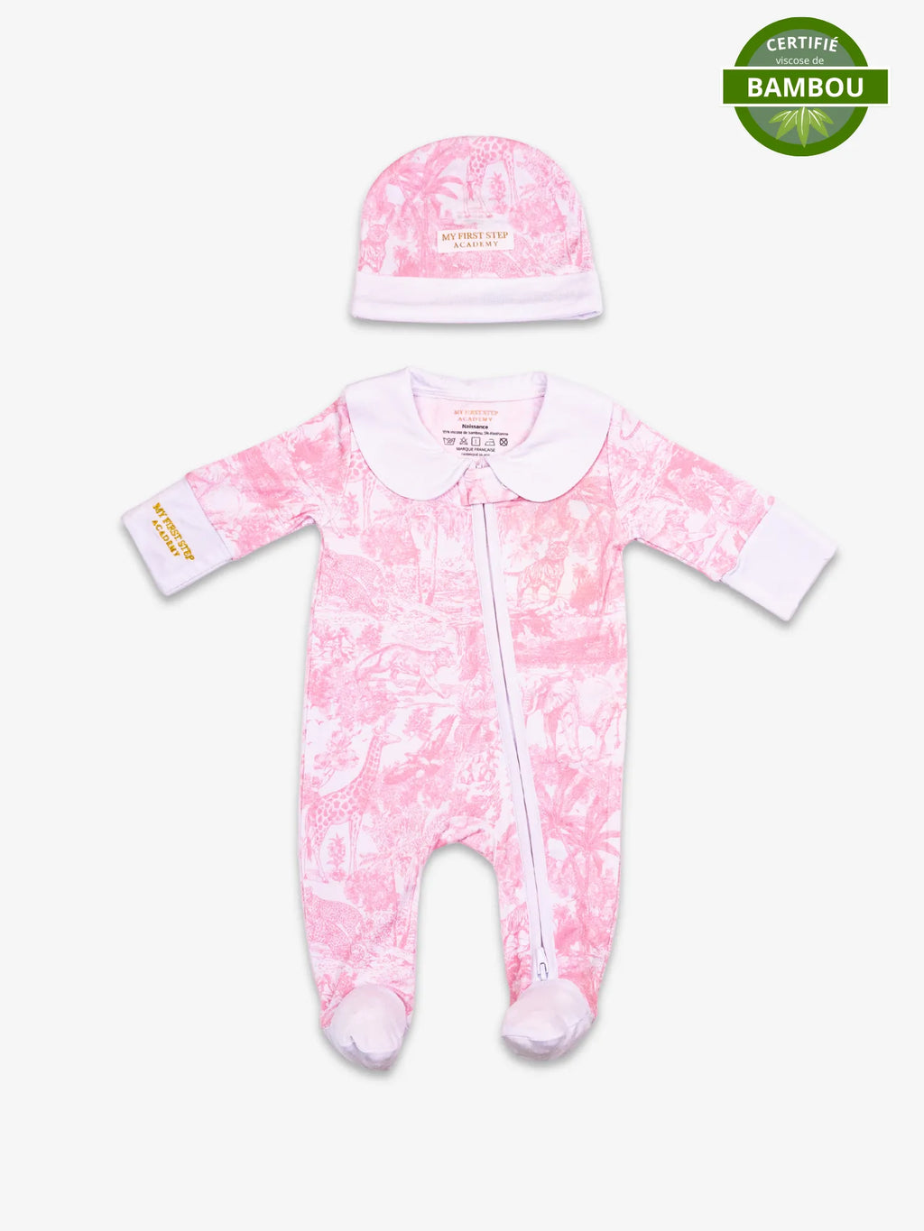 Image du pyjama taille naissance collection Rose Shayane, avec bonnet. En haut a droite se trouve la pastille de certification viscose de bambou.