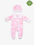 Image du pyjama taille naissance collection Rose Shayane, avec bonnet. En haut a droite se trouve la pastille de certification viscose de bambou.