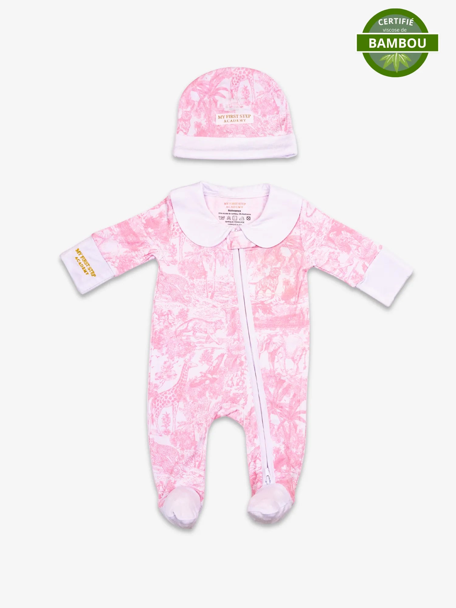 Image du pyjama taille naissance collection Rose Shayane, avec bonnet. En haut a droite se trouve la pastille de certification viscose de bambou.